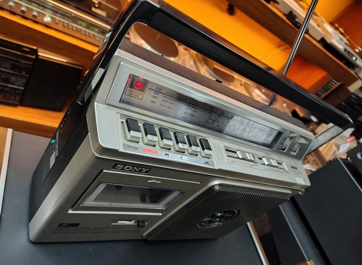 sony-cfm33s